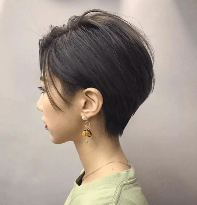 镜子发型的个人展示页