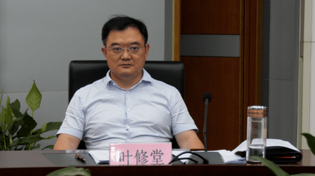 钟益民主持召开十四届县委第97次常委会
