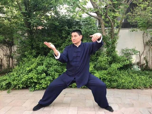 怎样做到"立身中正,不偏不倚"?