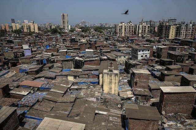 疫情下的印度贫民窟:失业,借债与抱团自救