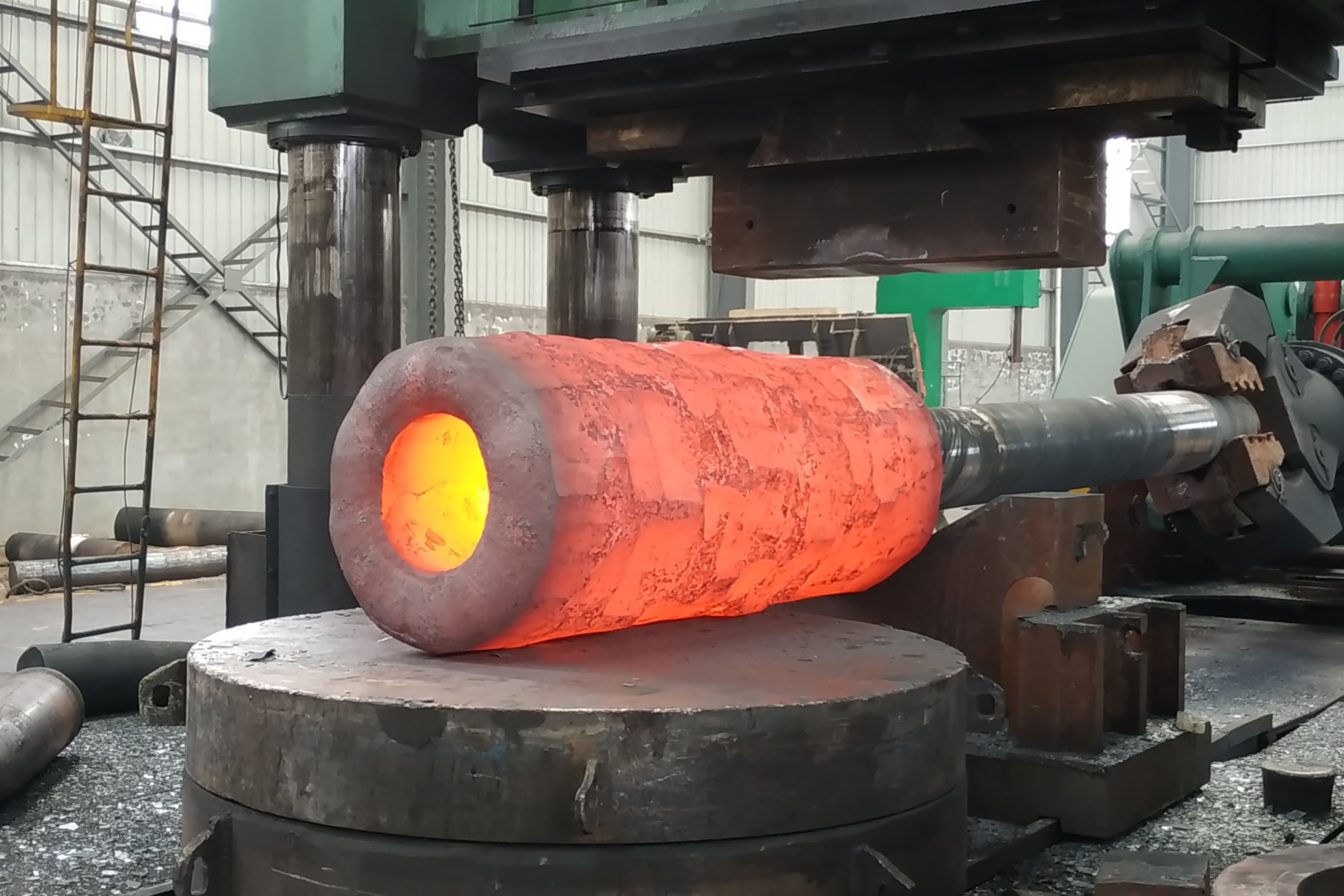 昨天 14:35 0 0                  锻造大型螺母锻件