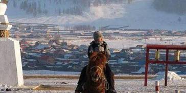 看哭10万人的神作出续集，有群孩子为上学可以赌上性命