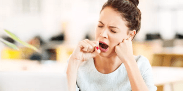 打哈欠、吃东西，嘴巴就合不上了，可能得了这种病