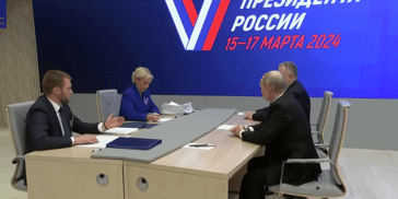 普京向俄中央选举委员会提交自我提名总统选举候选人材料