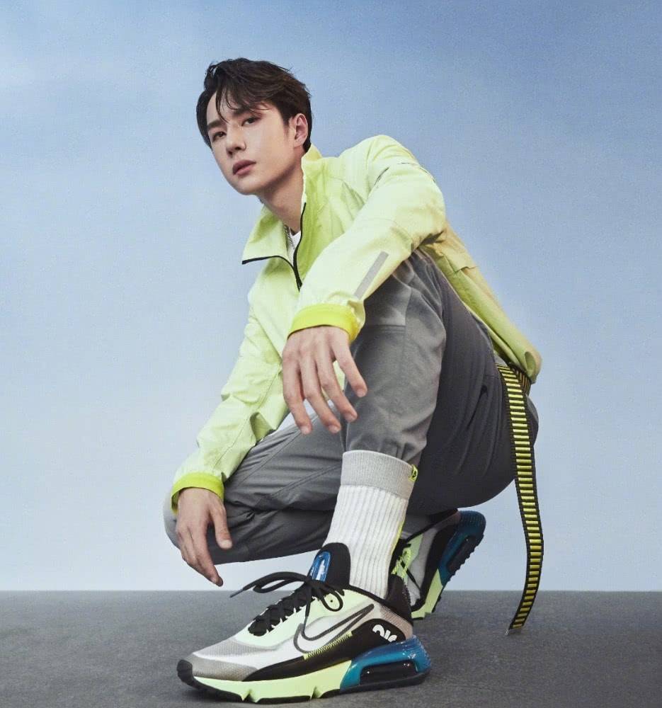 王一博又营业!穿airmax2090凹造型,一般人买不到