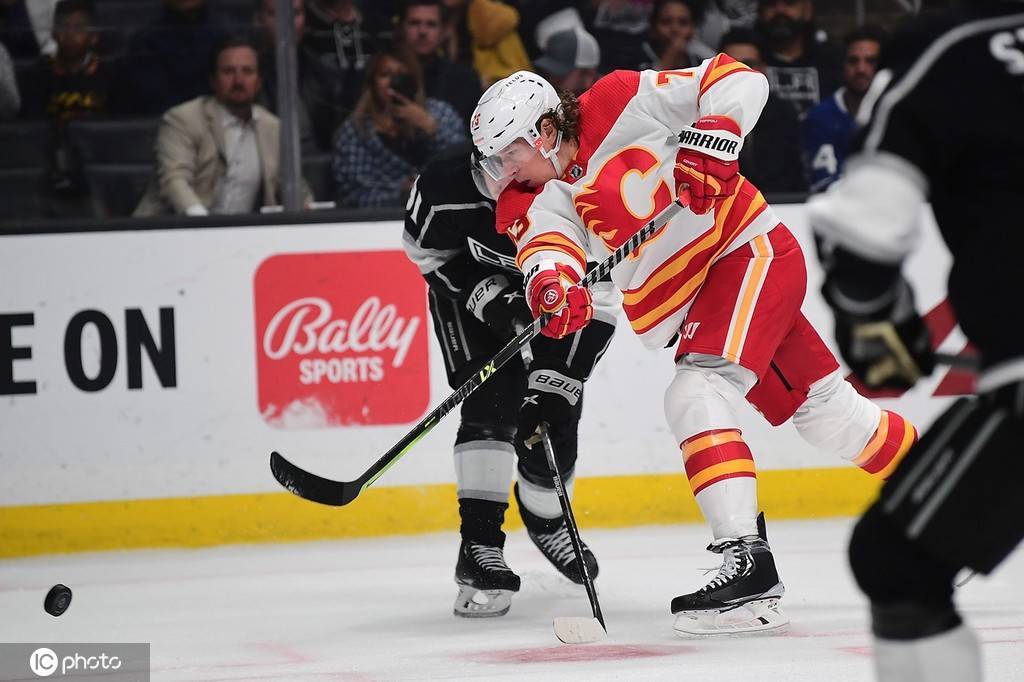 21/22赛季NHL常规赛：卡加利火焰队获胜搜狐大视野搜狐新闻