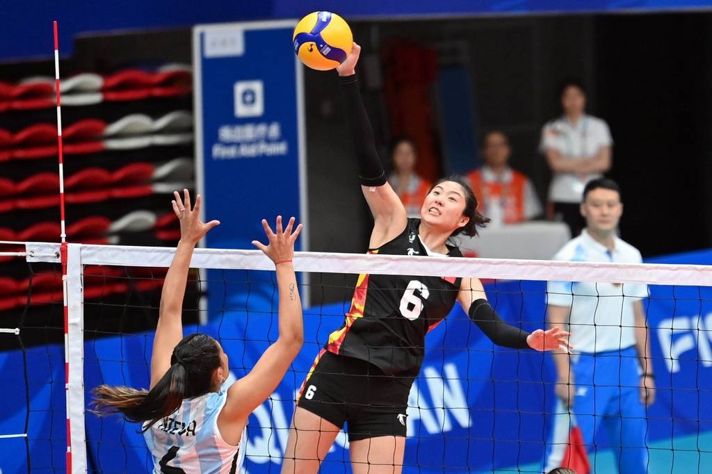 成都大运会排球女子小组赛中国队30胜阿根廷队