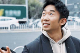 北京迎来2023年第一场雪 杨迪张着嘴吃雪