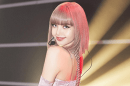 Lisa疯马秀尺度升级 被曝扔贴身物给三公子