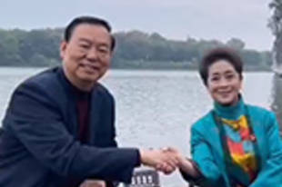 黄婉秋与丈夫恩爱有加 生前曾合唱歌曲