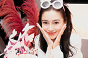 Angelababy被拍与姐妹聚餐状态超好