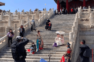 汉服热升温：三步一娘娘 五步一公主