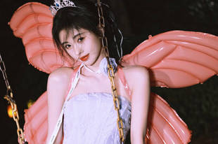 鞠婧祎背粉色翅膀好甜美