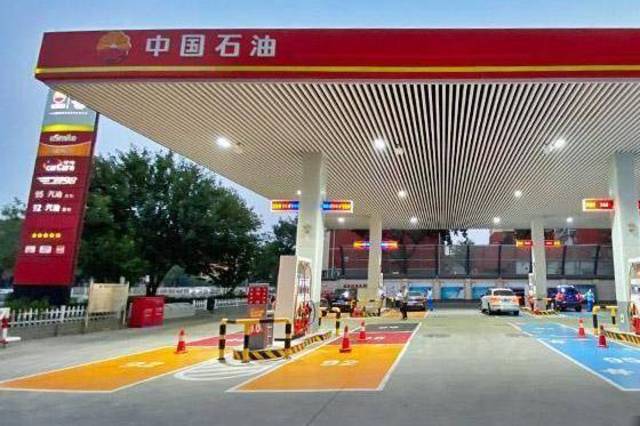 油价创年内最大跌幅 加一箱油省约15元