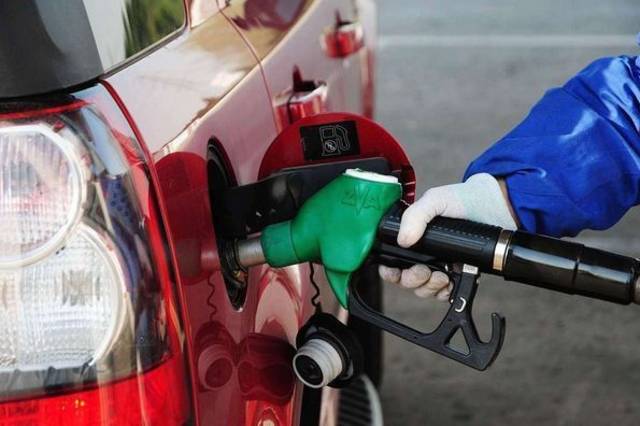 国内油价6连降 加满一箱92号油省16.5元