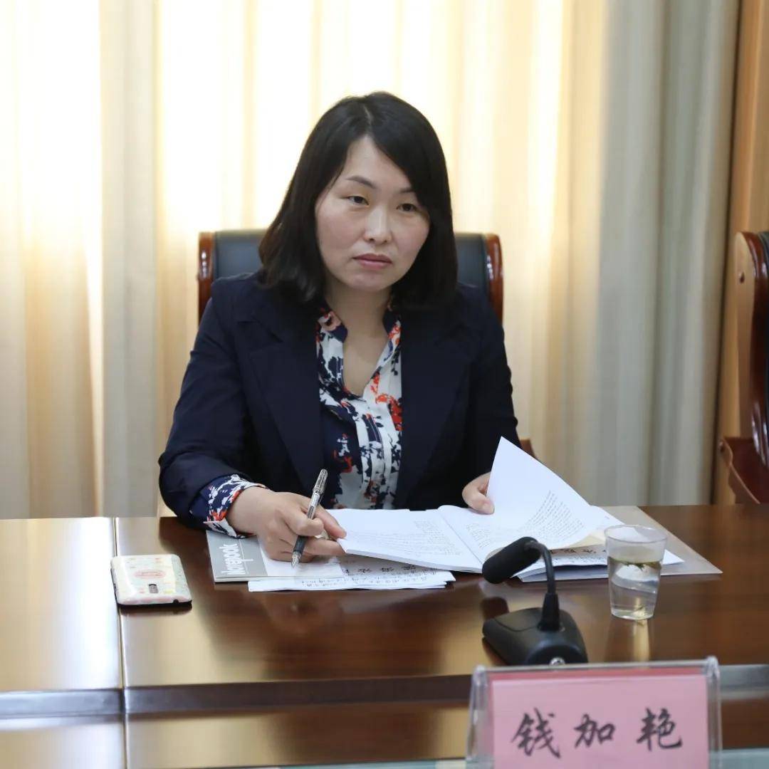 5月13日,滨海法院邀请滨海籍全国人大代表钱加艳视察法院工作.