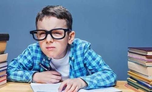 家长不可忽视的7大近视信号!_手机搜狐网