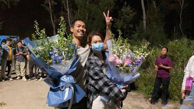 malinda的端倪,还曾爆料有一位神秘女子与杨祐宁妈妈一起在日料店吃饭