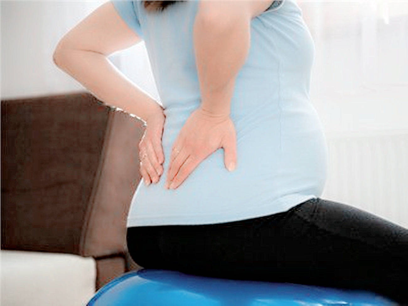 听到这话,小艾也是十分疑惑的说: "怀孕不都得平躺着睡吗?