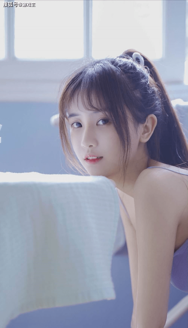 杨清柠晒惊艳清新照,防晒衣也能穿出美的新高度