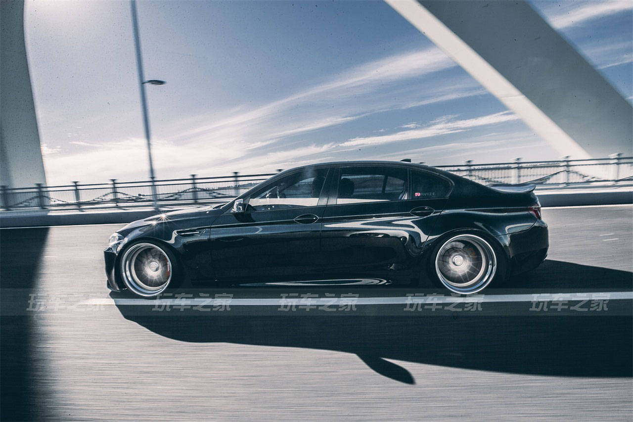 辽宁车友改装宝马5系 商务车化身气动宽体黑武士