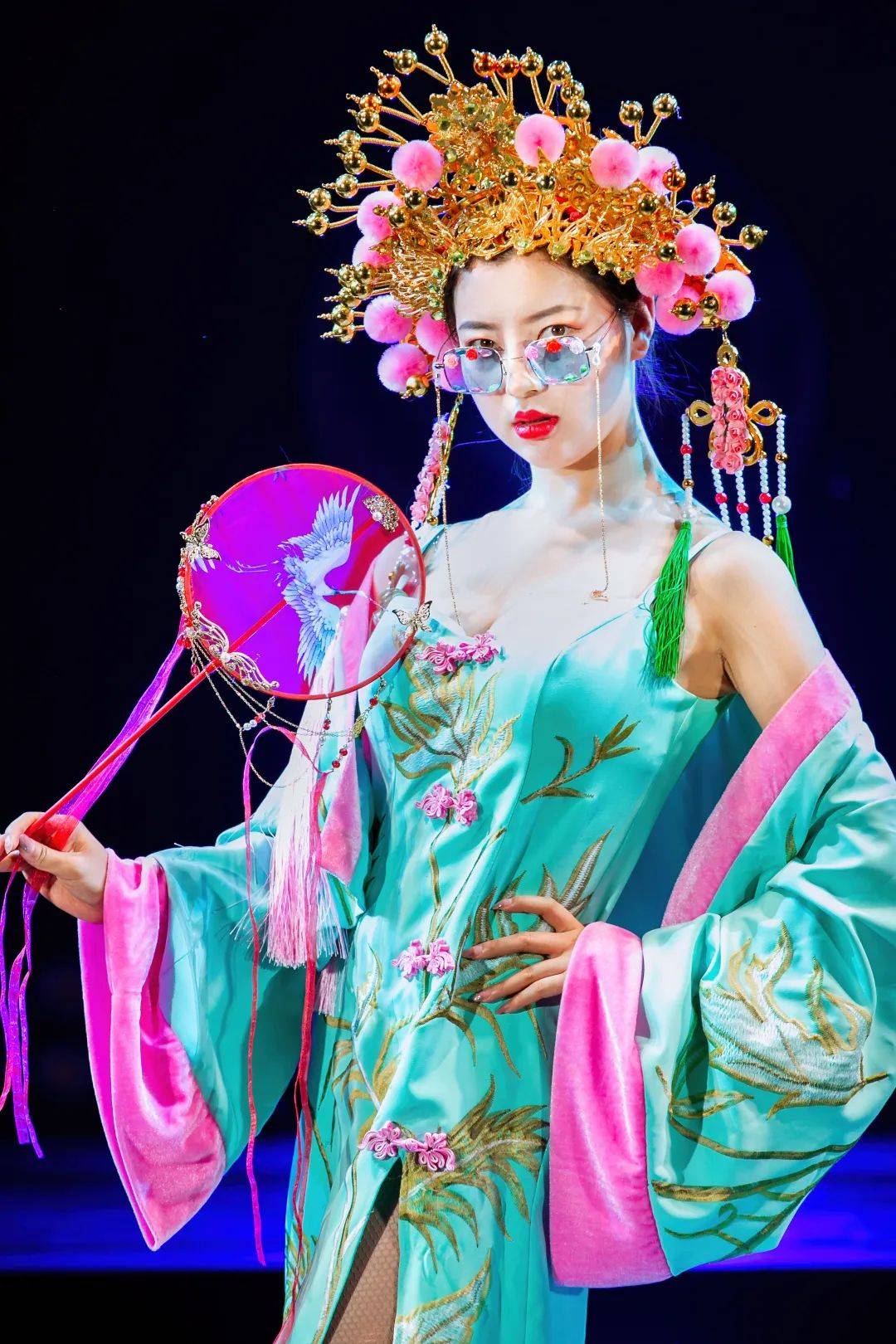 夏日狂欢 |「国之潮」超级现场 最全揭秘._国潮