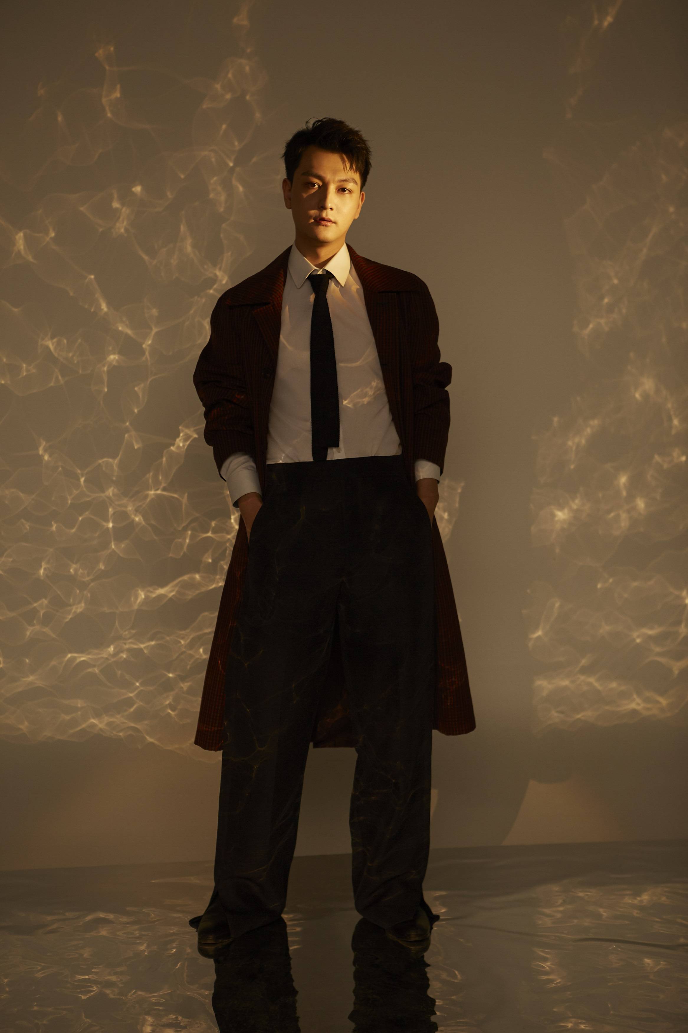 张晓谦生日大片释出流光幕影尽展演员魅力