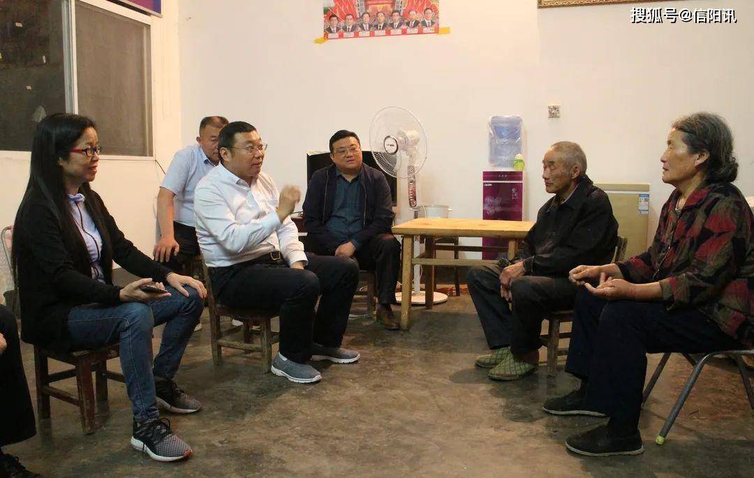 商城县纪委书记孙涛一行到汪桥镇调研走访脱贫攻坚工作