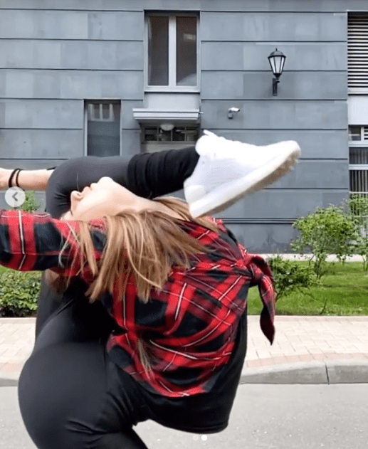 原创被曝尝试自杀后世界冠军走出阴霾狂秀极限v字马250度开腿