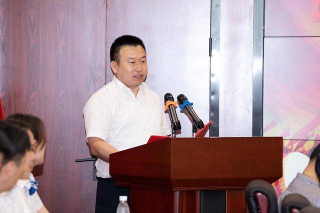 中国二冶集团西南分公司总经理鲍文明在庆典仪式上讲话