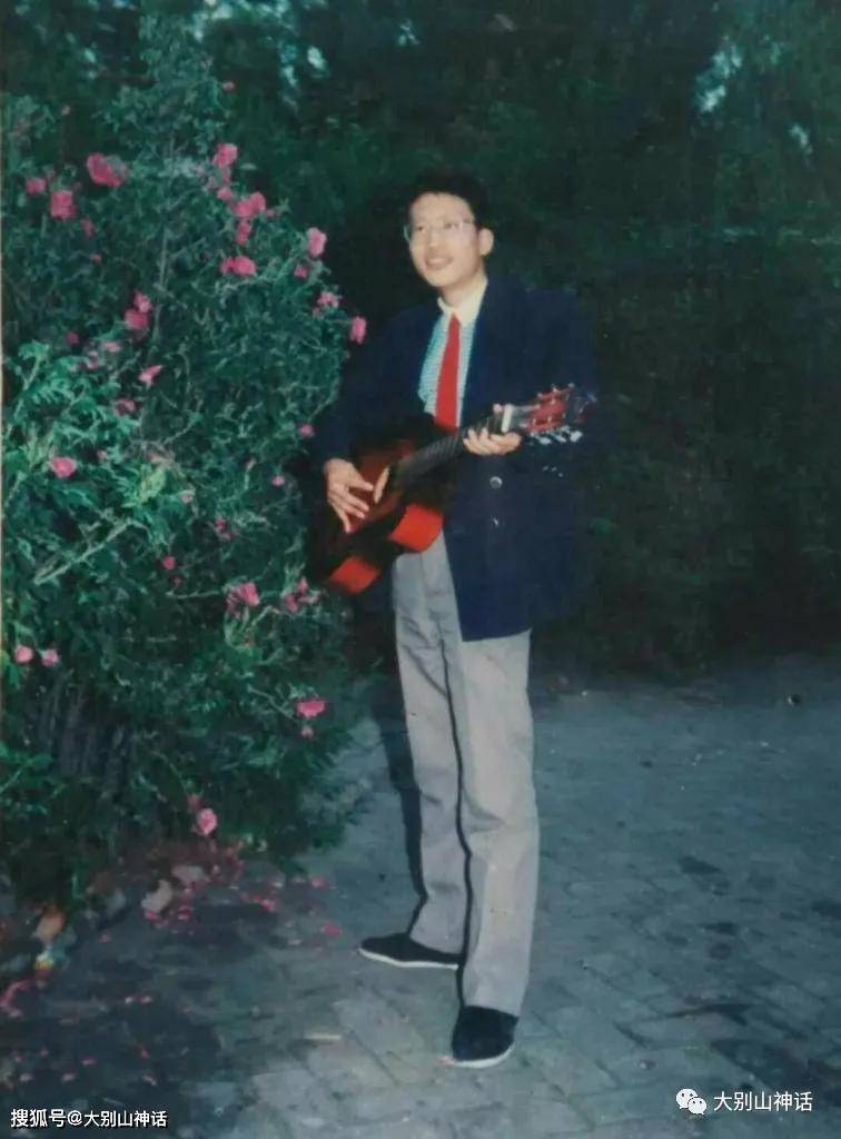 《中国诗歌网》认证诗人,《诗词世界》8级会员,《中国诗歌在线》金牌