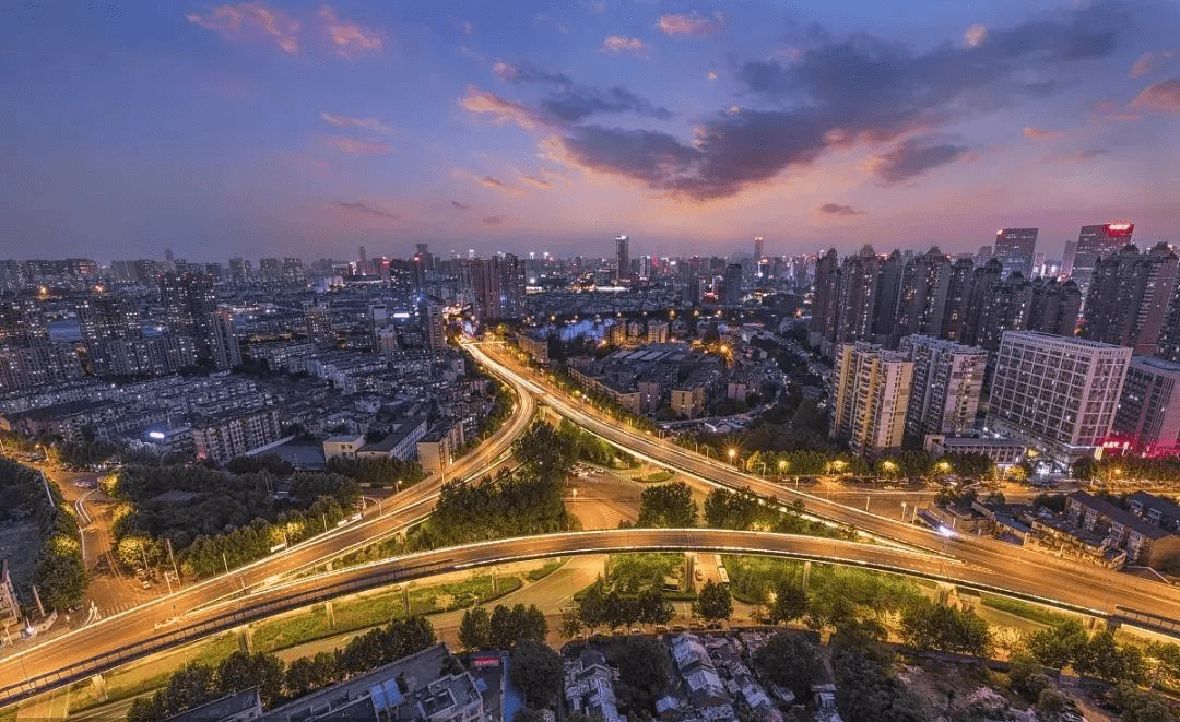 新濱湖恒大文化旅遊城緊鄰徽州大道南延線(在建),京臺高速,地鐵軌道