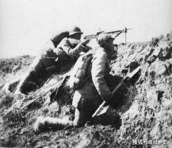 进入伏击阵地的八路军