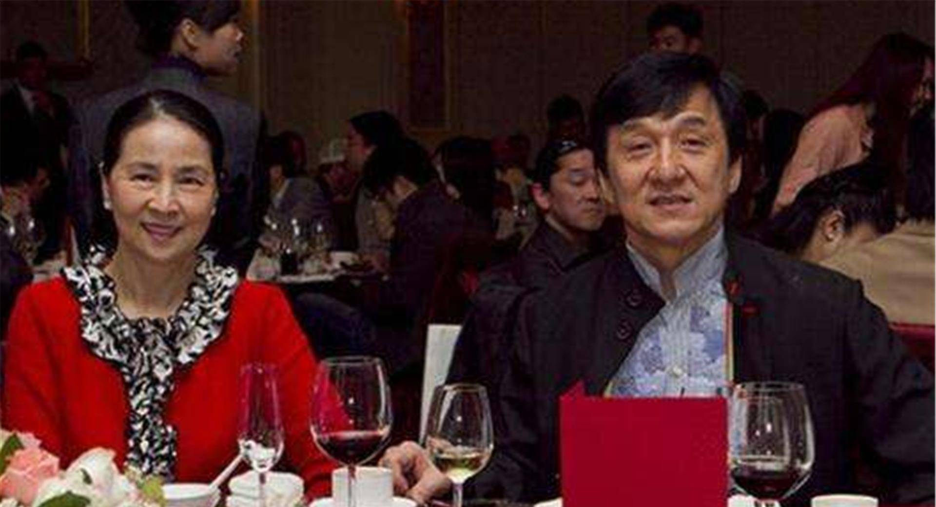 成龙结婚是因为孩子当时并没有想结婚只不过林凤娇怀孕了
