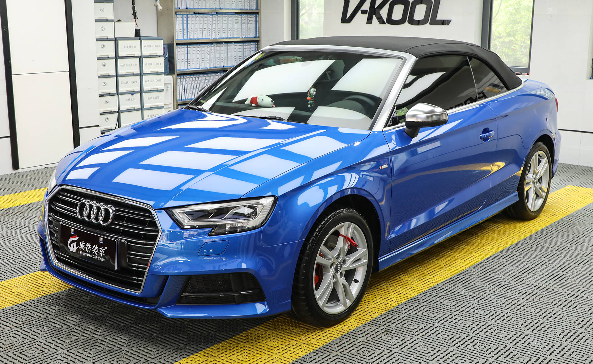 奥迪a3 个性敞篷版 天际蓝非常好看的车漆,必须保护起来