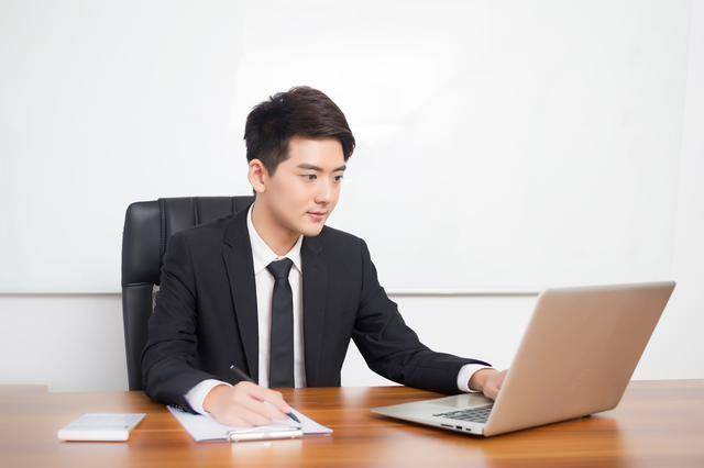 职场上这5类人不可深交,不仅得罪同事,领导也会防范你!_上司