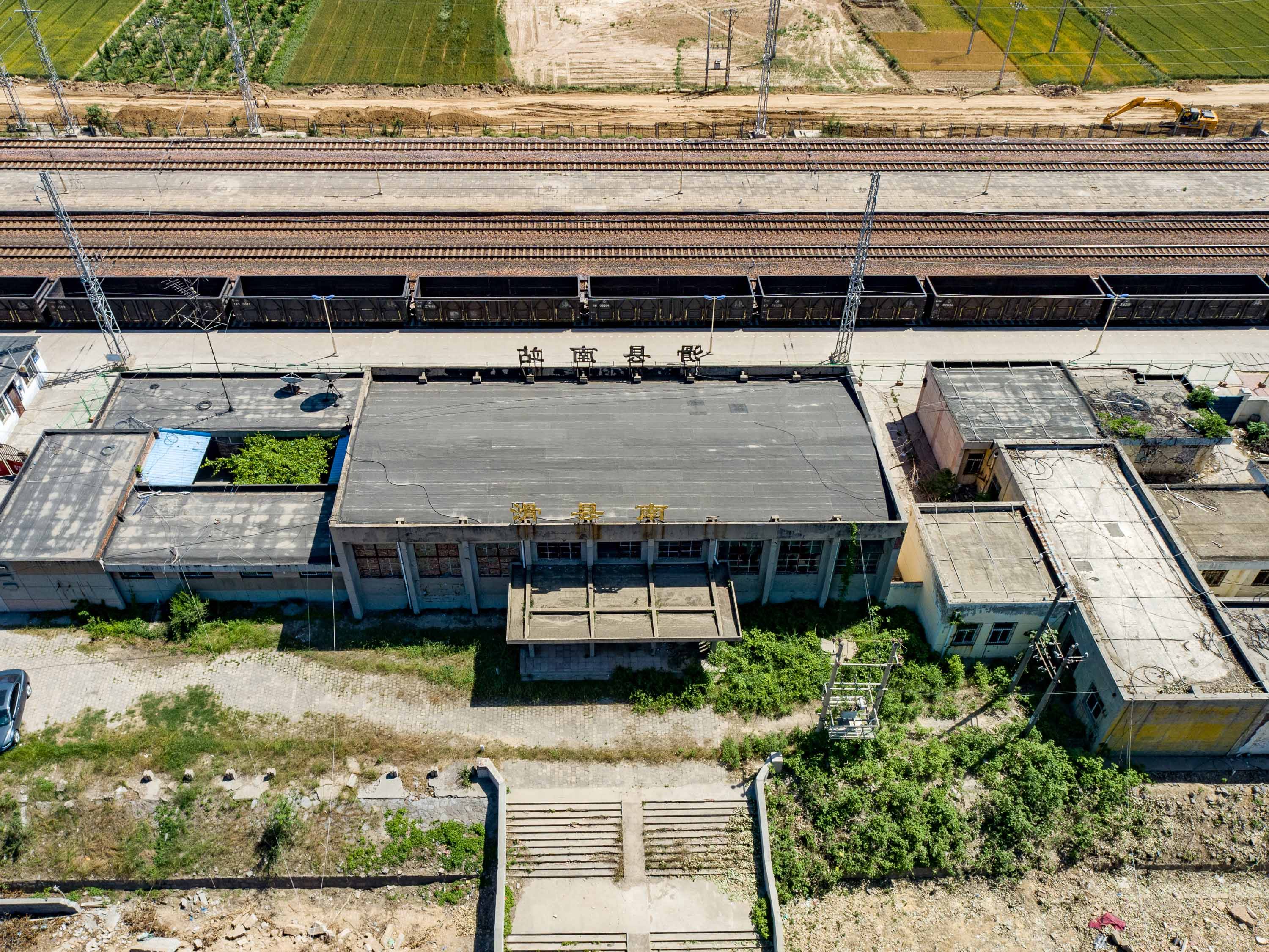 上世纪八十年代建成的火车站,为何使用三十三年后只拉货,不运客