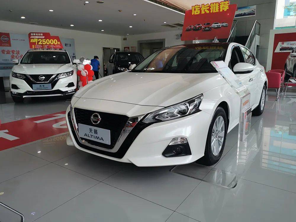 20万落地探店对比雅阁凯美瑞天籁阿特兹有啥优缺点