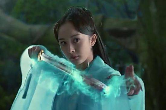 第五把:白浅的玉清昆仑扇幻化而成的神剑.
