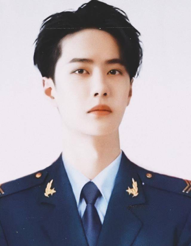 确定了!王一博出演《破冰》导演新剧《冰与火》,来看警服证件照