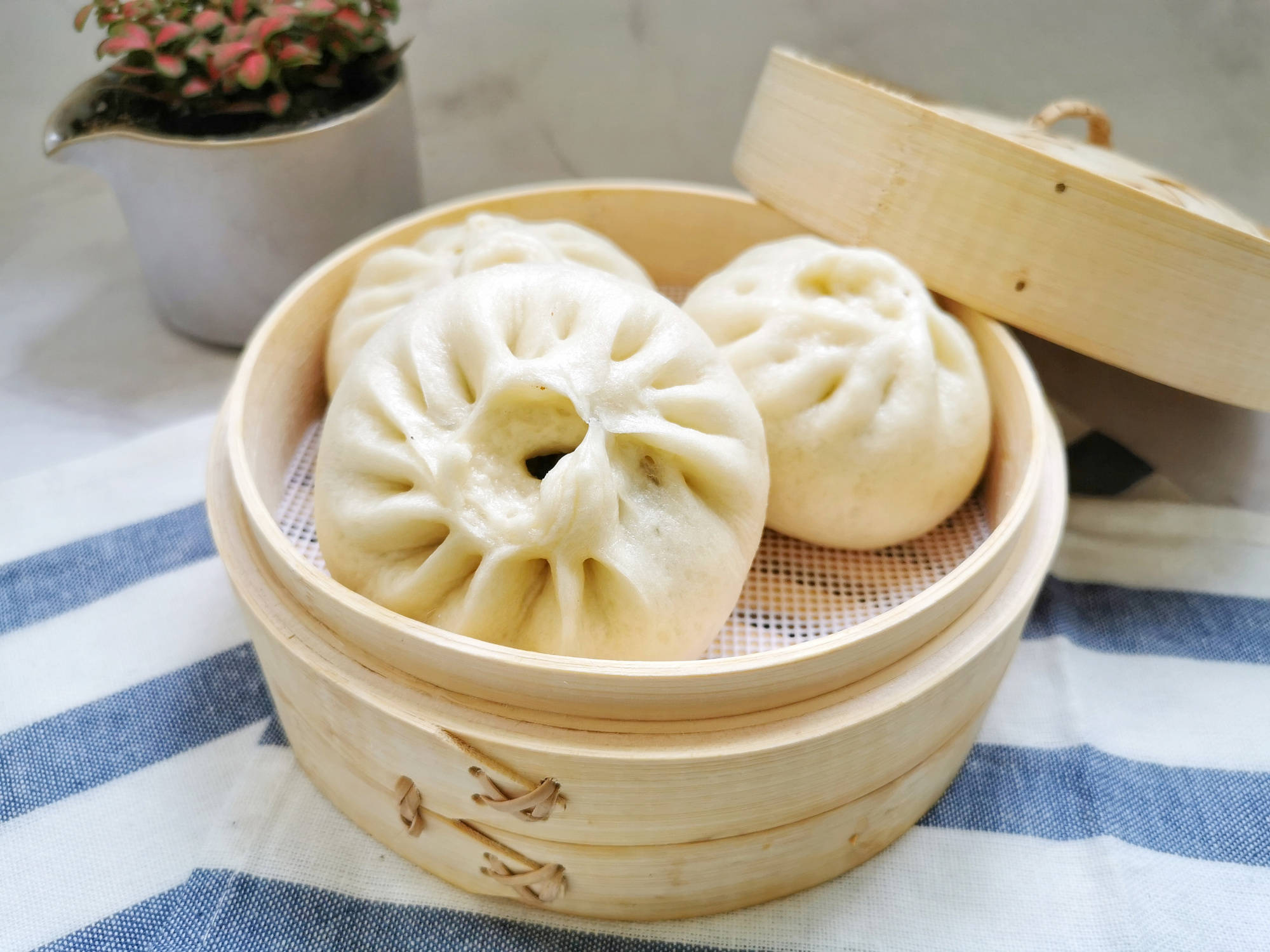 牛肉包子不会调馅儿?教你家常做法,面皮宣软馅儿香,比猪肉的香