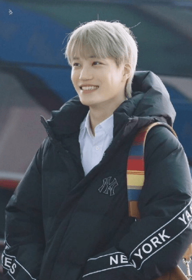 原创霸气主舞金钟仁泰民玩剪刀石头布就算了输了还用仙人掌惩罚