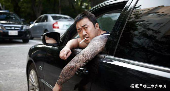 肌肉男星马东锡俘虏小17岁性感女友艺正花,外表强硬,内心柔软