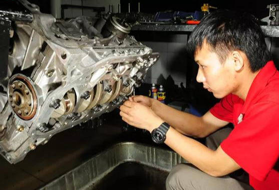 部件并非万能,引擎本体在某些时候也需要进行一定程度的修改,例如扩缸