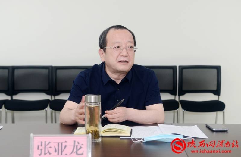 记者 张耀锋 摄渭南市应急管理局副局长王培兴汇报市灾害救助和应急