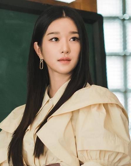 金秀贤tvn新剧《虽然是精神病但没关系》女主徐睿知剧照首次公开