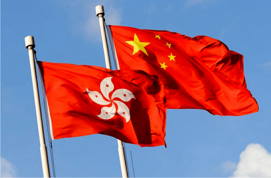 而香港本地媒体也纷纷发声"力挺"全国人大对该法案的审议.