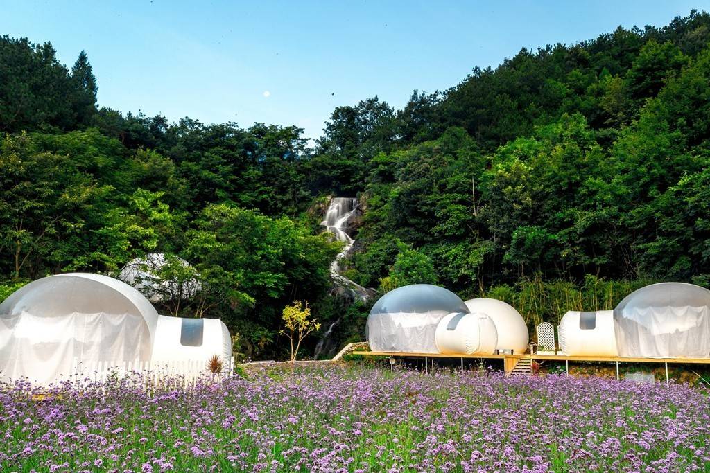 一定要和爱的人一次去锦里沟泡泡屋坐拥绿野仙踪伸手就能摘星
