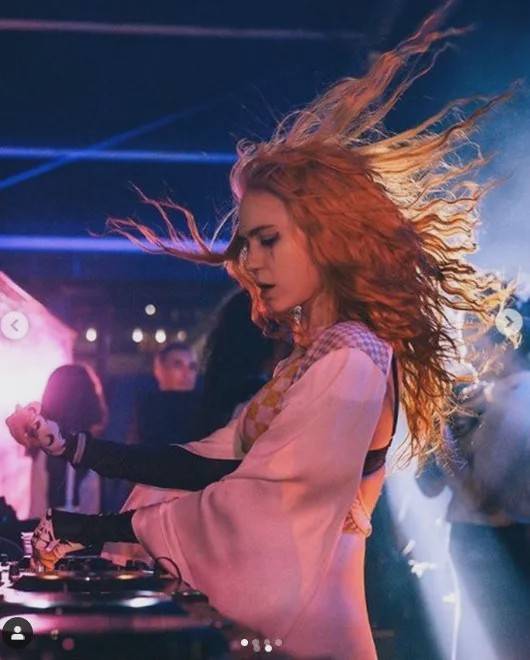 宇宙最强富三代出生,他的爹妈是现实版"钢铁侠"x"电音魔女"_grimes