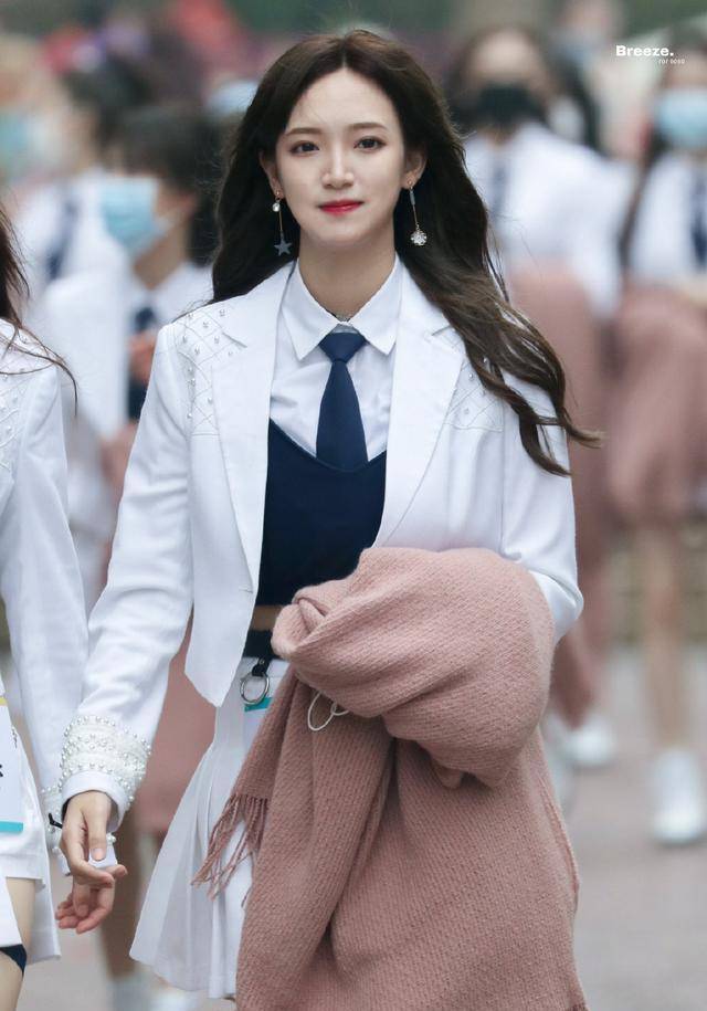 发布会对鹿晗臭脸?《创3》毕少岩因表情管理被黑,遗憾一轮游